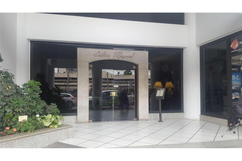 Departamento En Microcentro Con Cochera Salta Exterior foto